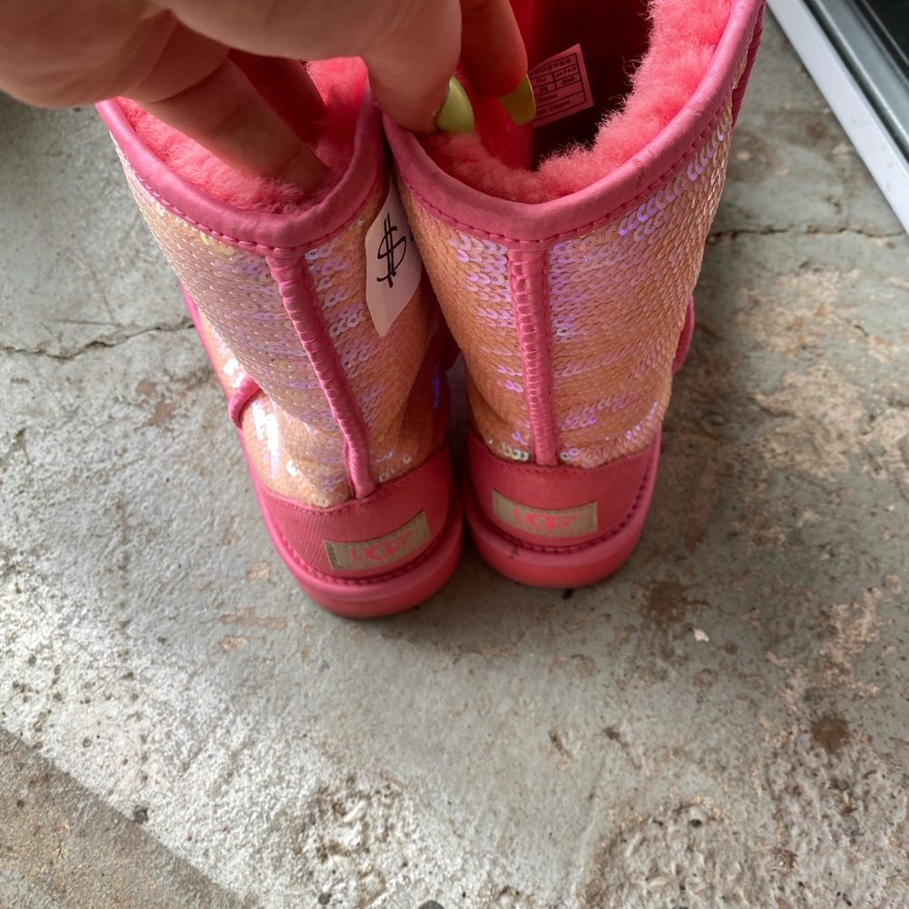 UGGS